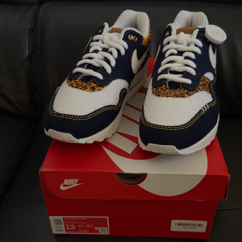 Nike air max 1' Navy and White Sneakers